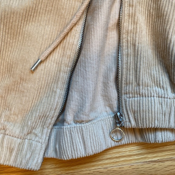 Forever 21 women’s zip up - Picture 4 of 5